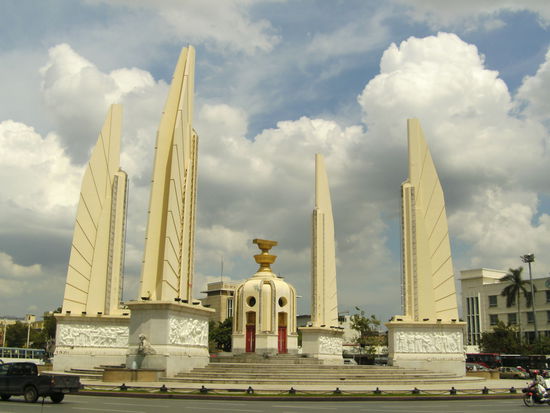 das Democracy Monument (zugleich 0 Kilometer Marker Thailands)