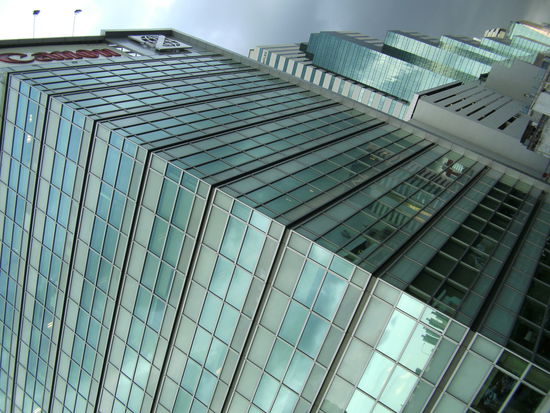 Fassadenfront vor dem Regen