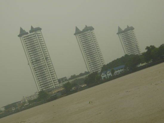 3 Türme im Regen (an unserem einzigen Regen(halb)tag) (Bangkok)