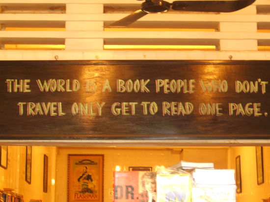 dem ist nichts hinzuzufügen (Buchgeschäft in Phnom Penh)