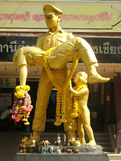 Dein Freund und Helfer | vor dem City Police Office