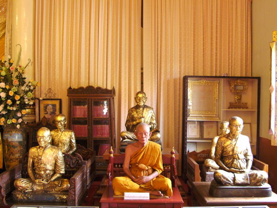 ... und er bewegt sich doch (nicht)... | Wat Phra Sing