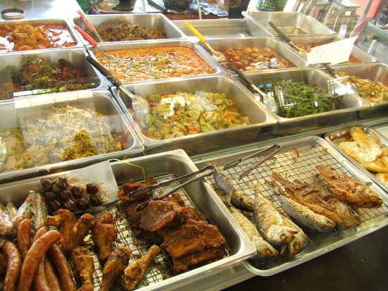 am Thai-Foodcourt | ... und das ist nur 1 Essensstand