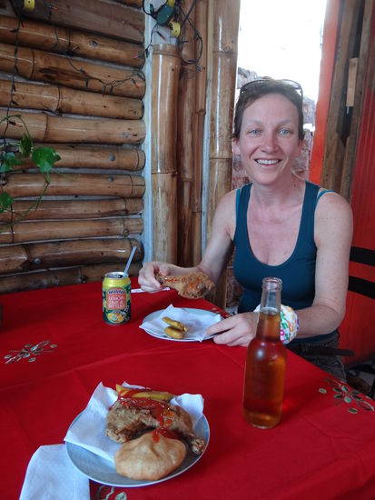 Mittags-Snack in Roseau | richtig: BBQ Chicken