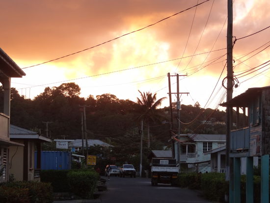 wieder kein Feuer | Sonnenuntergangsstimmung im Dorf