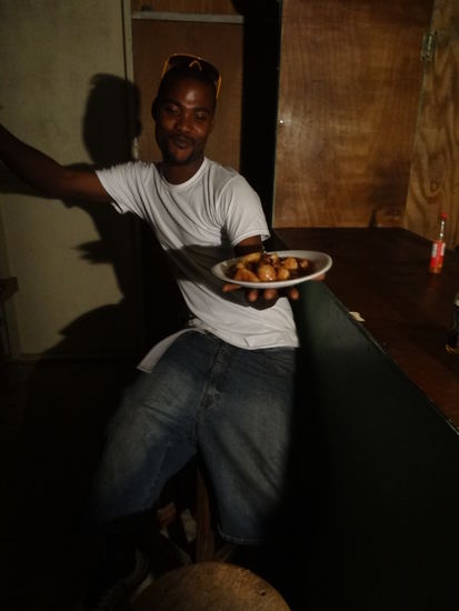 Nigel tanzt mit dem Eintopf