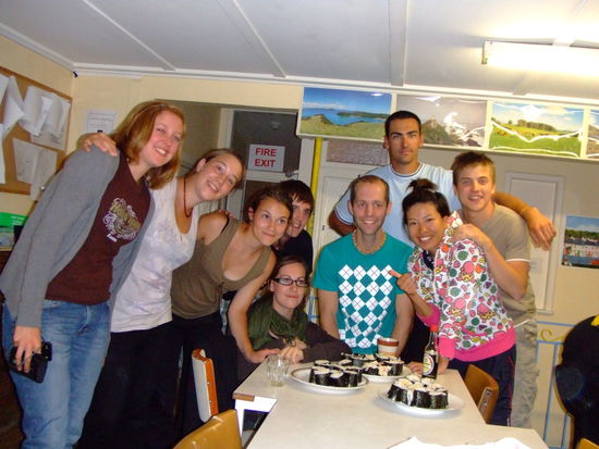 mein erstes Sushi   (Caro, ich, Chloé, Marie, Manuel, (Schweden), Jeremy, Mai, Gregory)