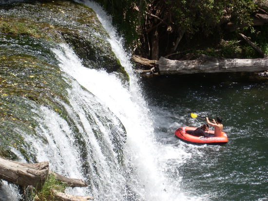 Hyunmi und Kim im Schlauchboot xD