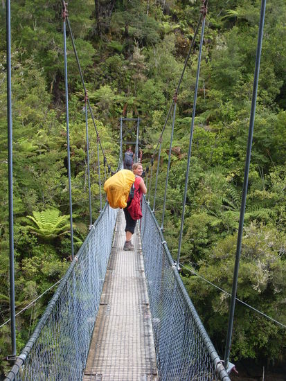 eine der vielen Hängebrücken Neuseelands