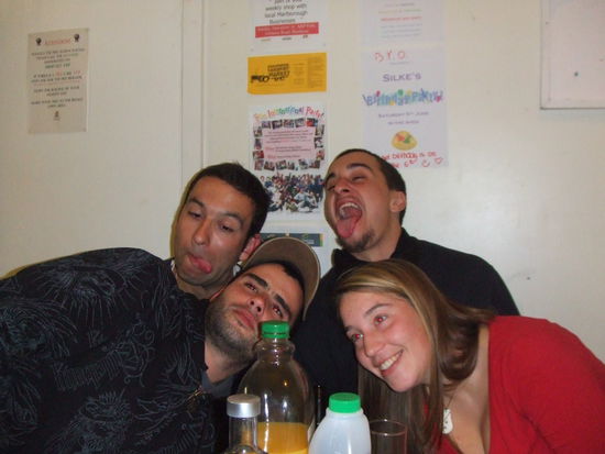 Sebastián (Chile), Rodolfo/Carioca (Brasilien), Liam (NZ), Cärö