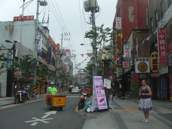 Straße in Seoul. Sie lieben einfach ihre Schilder - und zur WM wird das ganze auch noch verschärft.