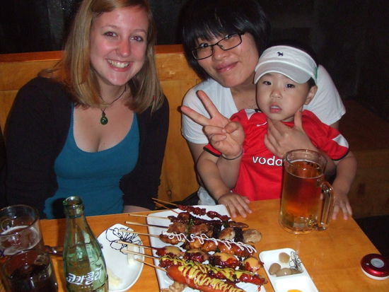 "Habt ihr Hunger?" - "Nein!" - "Also das hier ist lecker, und das auch, und das... Ich bringe euch einfach mal was." ... Und das war erst der Anfang. 