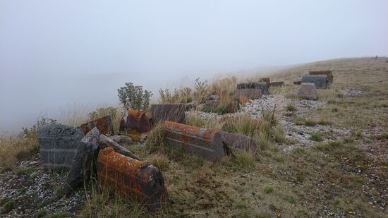 Alte Chatschkaren auf dem Mount Armaghan.