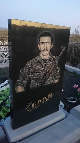 Grabstein, Rückseite.