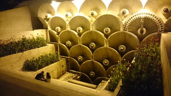 Ein Brunnen in der Cascade, einem künstlerischen Wahrzeichen Yerevans.