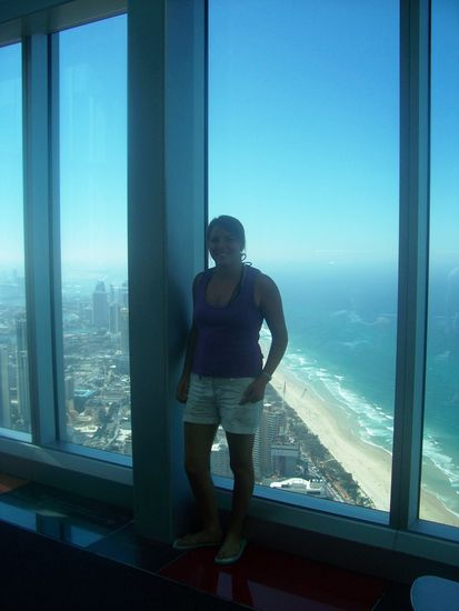 Doch auch ich hatte bald genug gesehen und da wir alle voller Sand waren, was uns boese Blicke von der Putzfrau einbrachte fuhren wir noch zu Pacific Fair, weil Nadja ein neues Handy brauchte, James neue Jeans, Emily neue Shirts... nur ich hab mir nichts neues gegoennt... schliesslich hab ich immer noch a long way to go
Das war wirklich mal ein netter Ausflug.... vor allem, weil ich ausnahmsweise nicht alleine war