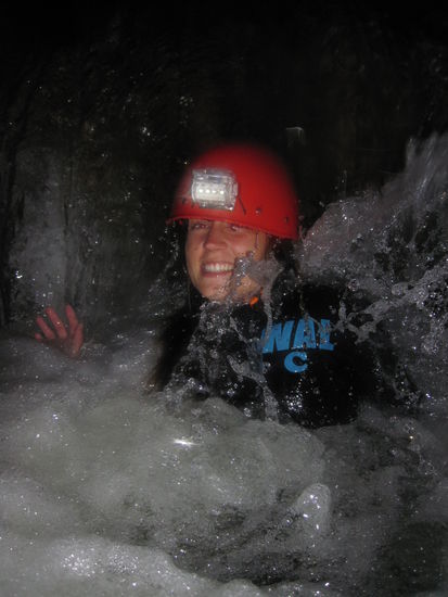 schwimmen und tauchen in eiskalten wasser
