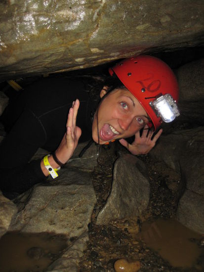 sich durch Felsspalten quetschen