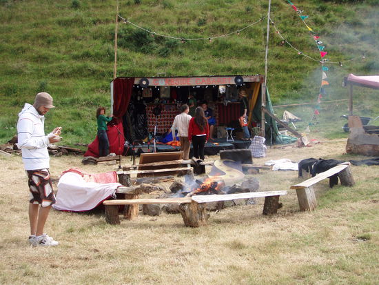 gemuetliche Sitzecke am Feuer