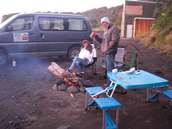 lagerfeuer an der westkueste