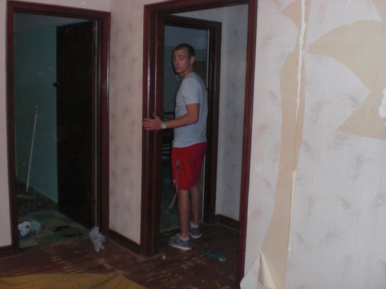 Das war noch relativ am anfang...die boeden nicht gemacht und die waende noch geschmueckt mit widerlicher tapete, die ich mit freude anschliessend entfernt habe...