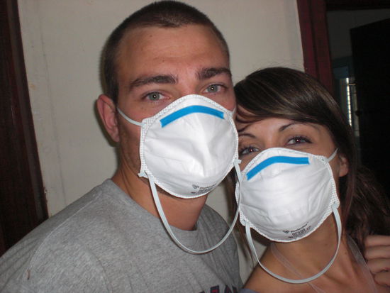 die masken waren bitter noetig...