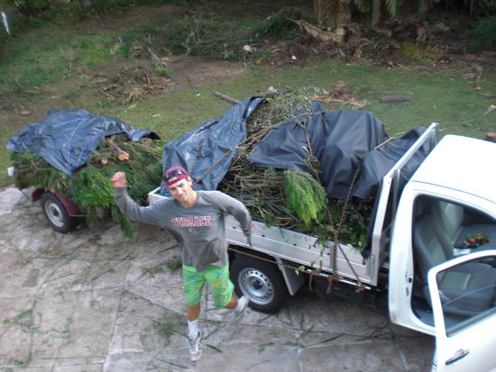 ....und am ende haben die jungs insgesamt 2,5t holz zur deponie gefahren...