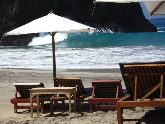 Unsere Liege mit Schirm, anders wäre die Hitze nicht auszuhalten