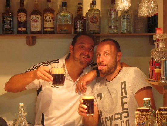 Tims Bar und das selbstgeraute Bier -- das Beste, das wir in Australien bekommen haben.