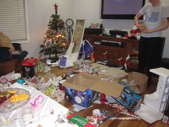 Auch wenn viele Sachen unterschiedlich sind zu uns, aber das Chaos nach dem Auspacken ist überall das gleiche .