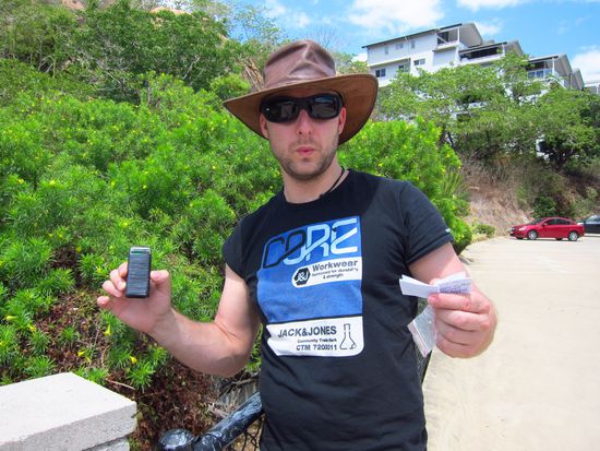 Ach ja, wer uns kennt, weiß dass wir mit Begeisterung Cachen (www.geocaching.com). Hier der erste Fund in Australien und noch dazu bei einer Kirche --&gt; beuget die Knie gg.