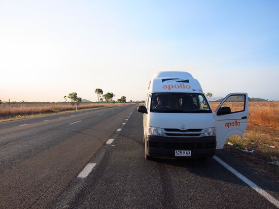 Straße und Gegend, es ist Wahnsinn wie groß hier alles ist.