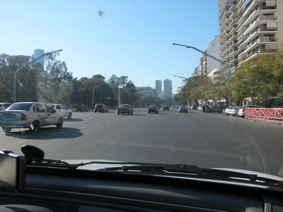 Noch nie gesehen 8 oder 10 Spuren in die Stadt hinein und das in eine Richtung, unglaublich.