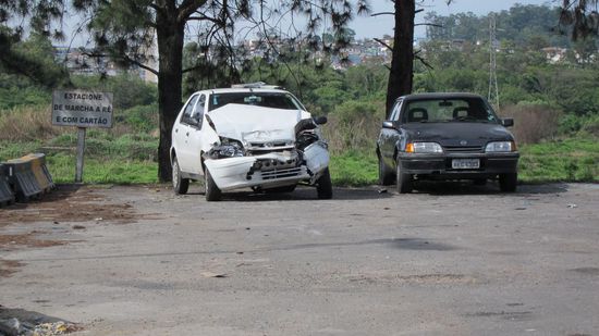 Der weiße war der Unfallgegner. Ungleicher Kampf wie sich herausstellte haha.