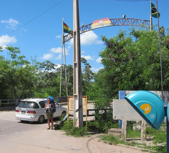 Kurze Fahrt mit dem Stadtbus, kurz noch den Ausreisestempel geholt und da sind wir: Bolivien!