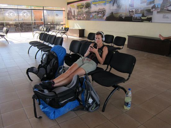 Und dann hieß es wie so oft, WARTEN. Das ist eines der Dinge was man auf solch einer Reise lernt und sich damit arrangiert. 6 Stunden wo zu sitzen und zu warten puhhhhhhh, Kinderspiel.