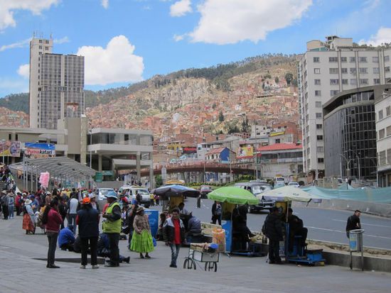 Hier kann man schön erkennen, dass die Stadt in ein Tal ja förmlich in einen Kessel gebaut wurde, genial.