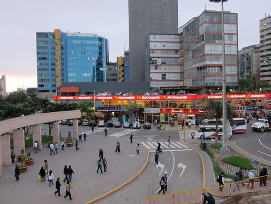 Aussicht aus unserem Hostel in Lima, im Viertel Miraflores. Ganz ehrlich, das Bild könnte auch irgendwo in Europa gemacht worden sein.