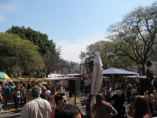 Hier am Ende des Marktes in San Telmo, wo wir den Eindruck hatten, dass auch einige übergebliebene BackPacker dabei waren.