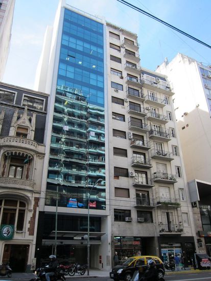 Alt trifft neu. Schaut echt super aus. Zwischen all den alten Gebäuden (oft auch richtig alten) ragen wieder neue Bauten heraus.