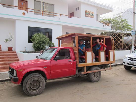 In Europa unvorstellbar, ohne Sicherheitsketten oder ähnlichem so mit 70 Sachen fahren, nix passiert, dann kann es nicht so schlimm sein. Die Truppe macht sich auf dem Weg zum Vulkan. Im "Tal" schien die Sonne...