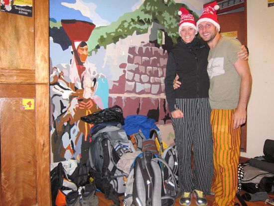 Hier mitten im Chaos zwischen auspacken und wieder einpacken. 
24.12.2013, 13:06 Ortszeit in Cusco.
So long,
Tatz²!