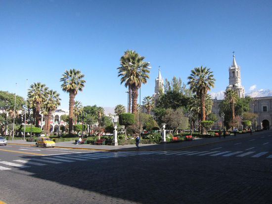 Plaza de Armas in Arequipa. Einer der schönsten "Parks" in Südamerika.
