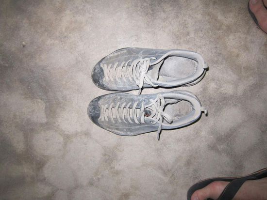 Das nächste Reiseopfer *heul* meine Schuhe. @ Richy: bitte welche neuen für mich reservieren, bevor ihr sie aus dem Sortiment nehmt gg!