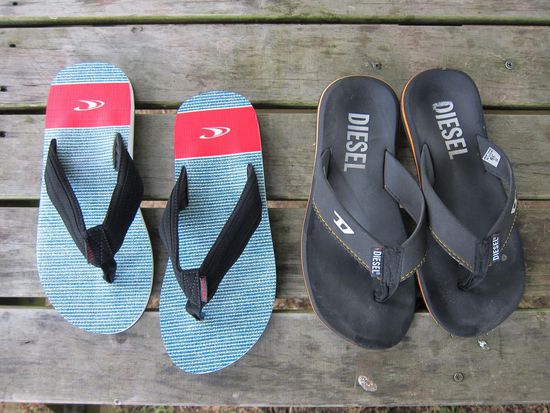 Und ich alter Sparmeister habe mir noch neue Flip Flops gegönnt, da die anderen mittlerweile dünn wie Papier waren. Die waren natürlich ein Schnäpschen.