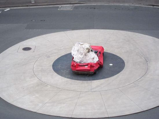 Sieht nach einem tragischen Unfall aus. War es auch und nennt sich moderne Kunst !