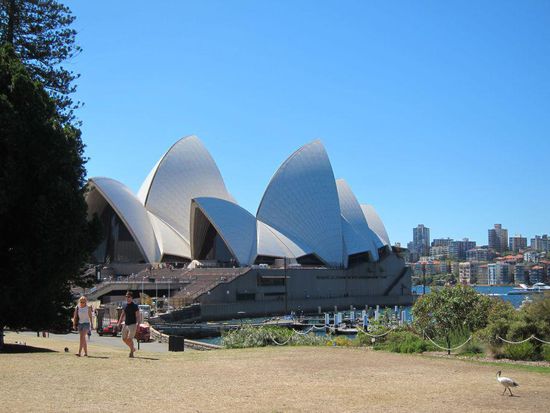 Sicht auf die Oper vom botanischem Garten aus.