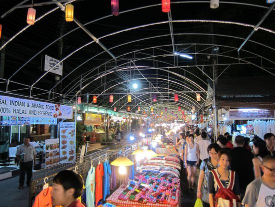 Hier ein Teil des Nachtmarktes.