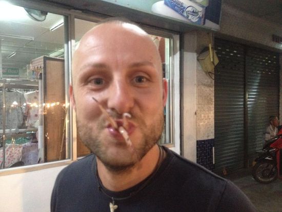 Das nenne ich frisch. Der Kalmar hat sich ganz schön vorm gegessen werden gewehrt haha.