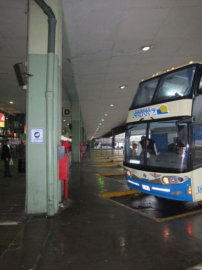 Busterminal, es sind denke ich 78 Terminals wo ständig Busse kommen und fahren, echt beeindruckend.